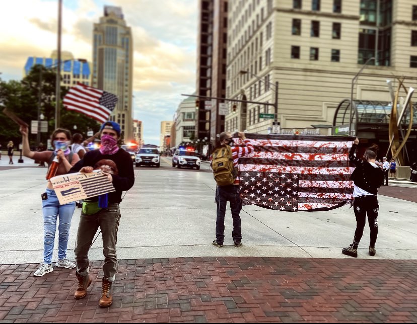 caidynbwrites's tweet photo. We had High St shut DOWN.
Stay loud, Columbus. 
#JusticeForGeorgeFloyd #BlackLivesMatter #Columbus #GeorgeFloyd #SayHisName #SayTheirNames #GeorgeFloydWasMurdered https://t.co/Ut7CS83VGl