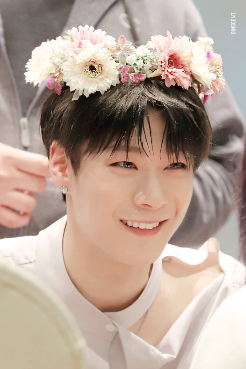 Moonbin in flower crown..+++ #MOONBIN  #문빈