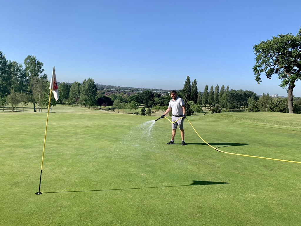 Head Pro James Wood doing his bit during the pandemic! <a href="/PuttingStudio_/">ThePuttingStudio</a> #Newvocation #Gratefulgreens