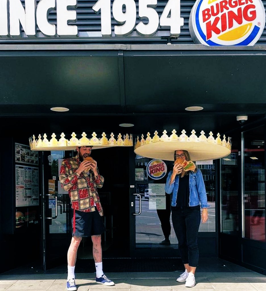 CarloPetrungaro's tweet photo. Burger King y su manera de afrontar la distancia social... https://t.co/vstFfZQYjQ