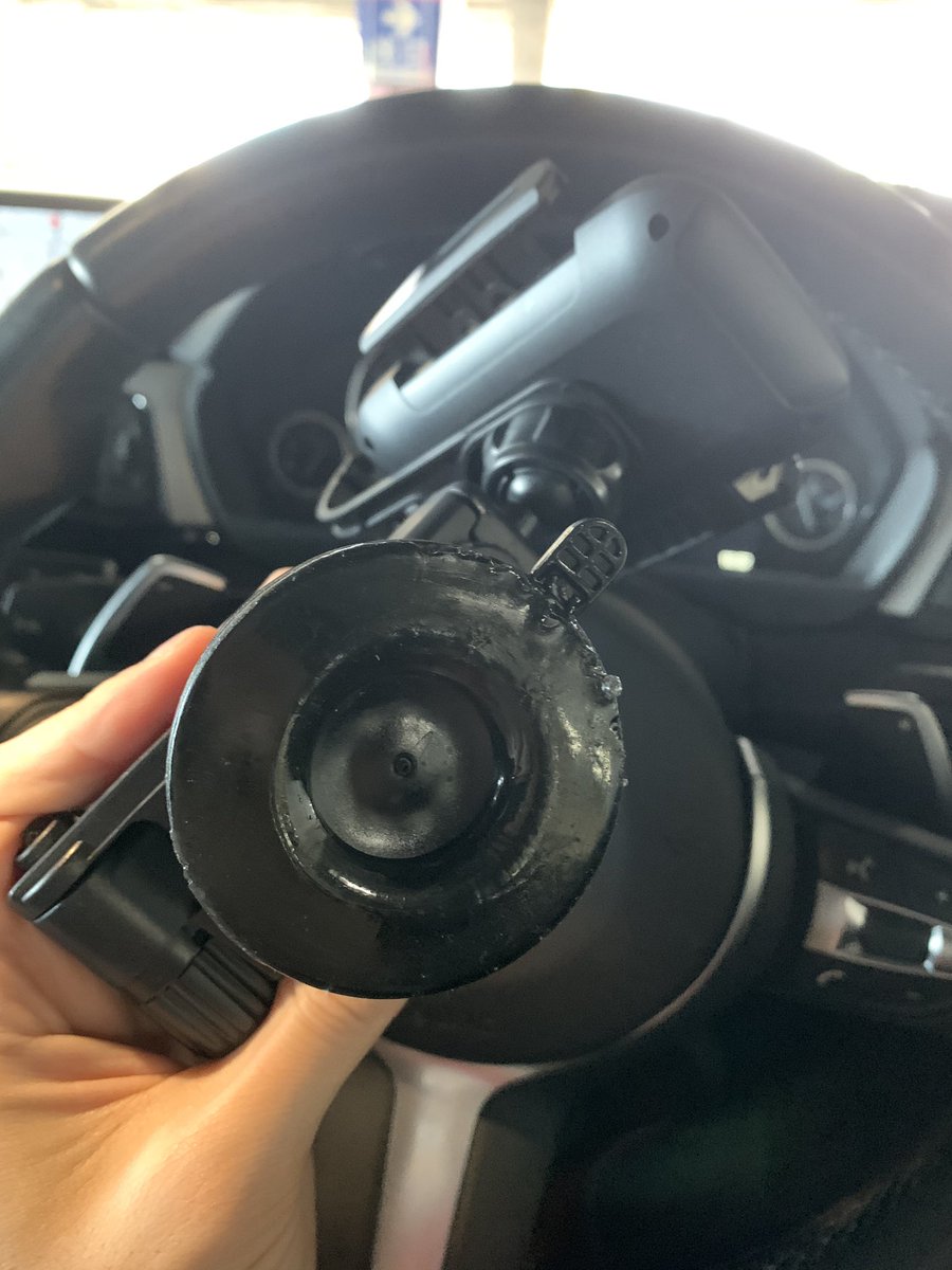 名前を追加 最近使ってたqi対応スマホ車載ホルダー 粘着吸盤が溶けてベトベトで付け外しが困難に でも以前使ってた強度と安定感抜群のramマウントにはワイアレス充電対応のホルダーがない じゃあ作ってしまえと Qi充電器とxホルダーをくっつけた