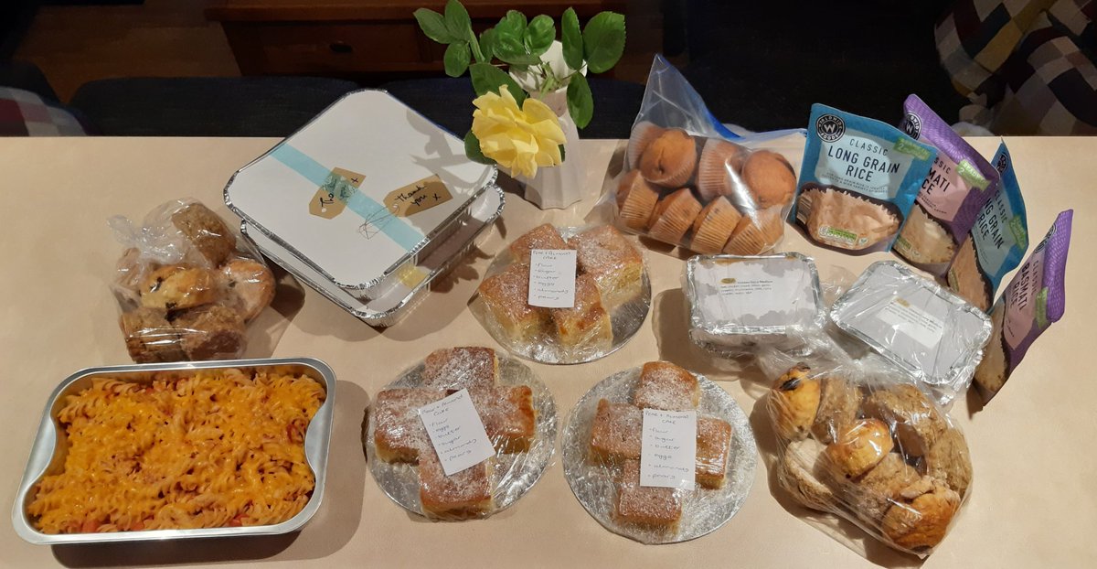 #ClonlaraCarePackages delivery last night of healthy dinners and baked goodies to the wonderful paramedics and hospital staff in #Limerick @nasmidwest @AmbulanceNAS 🚑 @ULHospitals @REDSPoT_IE @hselive 🏥 #EmergencyDepartment #ICU #IrishEMS #MidWestTogether #RAOK #NAS #COVID19