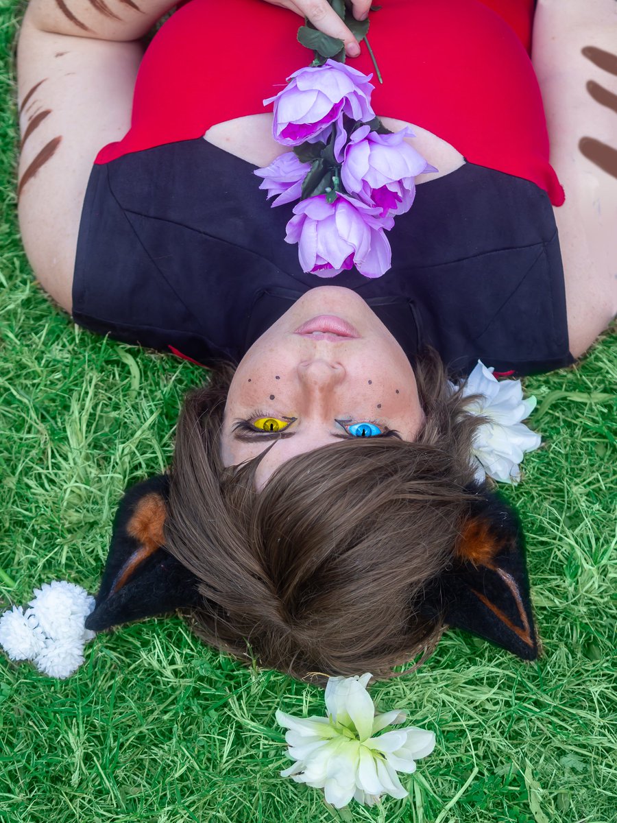 Waterboypasher's tweet photo. Took these today, I'm so glad to get exactly what I had in my head out, I truly do love short hair Catra on me.
#catra #catracosplay #catraseason5 #shera #sheracosplay #sheraseason5 #spop #spops5 #cosplay #makeup #netflix https://t.co/NoSPCdOnZg