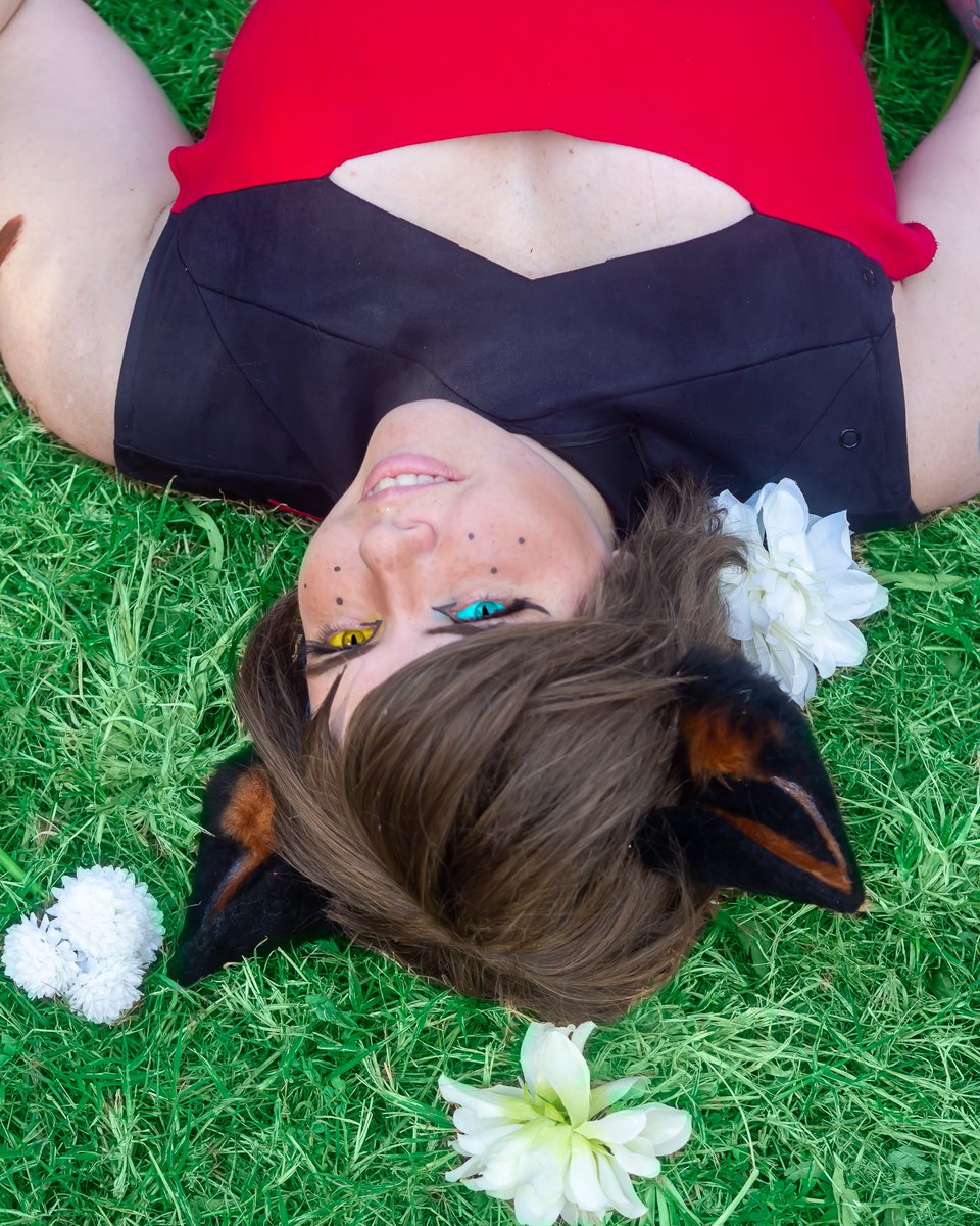 Waterboypasher's tweet photo. Took these today, I'm so glad to get exactly what I had in my head out, I truly do love short hair Catra on me.
#catra #catracosplay #catraseason5 #shera #sheracosplay #sheraseason5 #spop #spops5 #cosplay #makeup #netflix https://t.co/NoSPCdOnZg