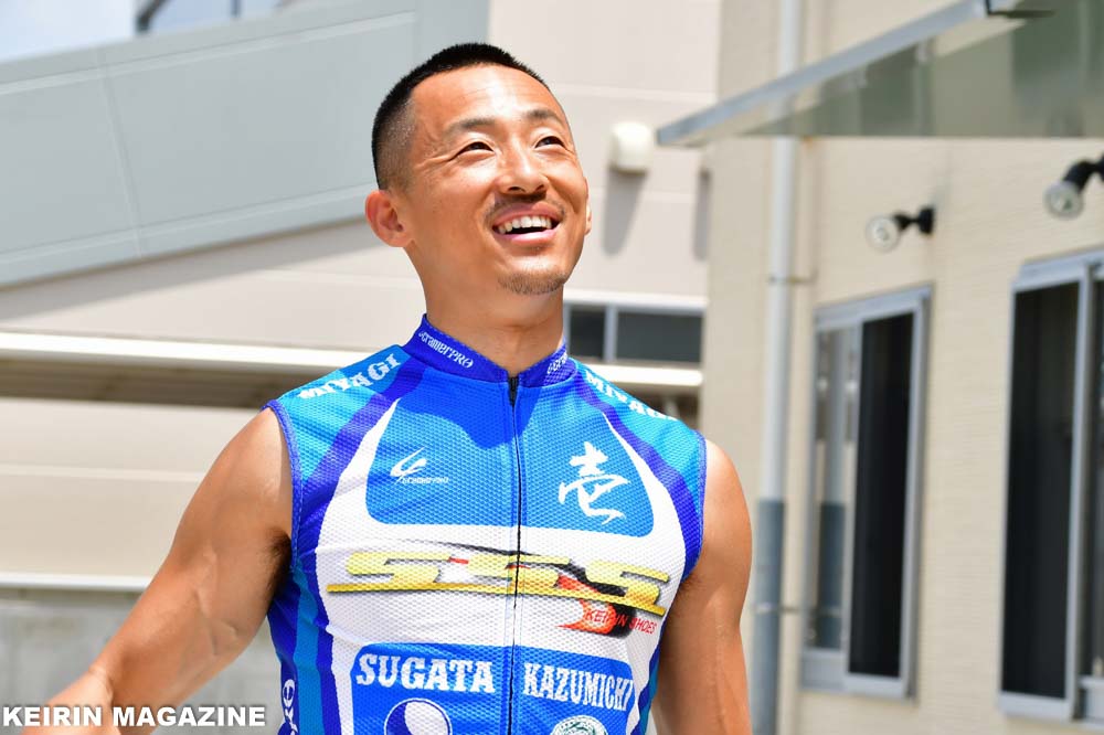 KEIRINmagazine's tweet photo. 令和2年度全日本プロ選手権自転車競技大会記念競輪の前検日レポートです。
今日はまだまだニコやかな表情ですが、明日になるとどうなるでしょう！
久々のこのトップメンバーの走り！　楽しみすぎます!!

https://t.co/mkLrshNNUo

#競輪　#全プロ競輪　#豊橋競輪　#菅田壱道 https://t.co/MKNIp9u6qf