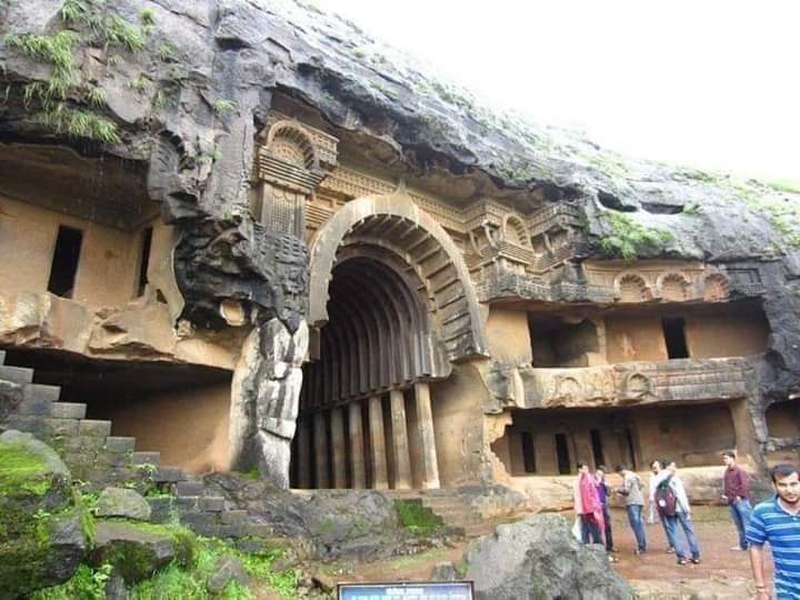 ajoobaindia's tweet photo. Amazing #RockcutCaves-mainly #Buddhist #Viharas & #Chaityas frm 1st centuryBC(Satavahana's)-haz largest chaitya,carvd frm a #LivingRock-Some wooden beams r still alive-apart frm green surroundings,waterfall,#Lohagad & #Visapur forts r also nearby-
#KarlaBhajaCaves
#Maharashtra https://t.co/NU7QzD8ahC