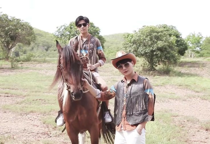 When they rode a horse in episode 2 of friendship with kristsingto  #1stGlobalLiveFMwithKS  #KristSingtoAtVLive  #OurPrideKristSingto