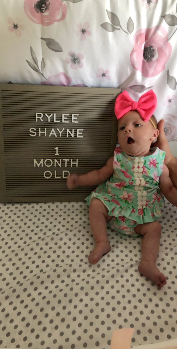 Morgan_Bailey22's tweet photo. forgot to post! but my girl was a month old on the 21st!☀️🌸 https://t.co/bZosm7ZV0C