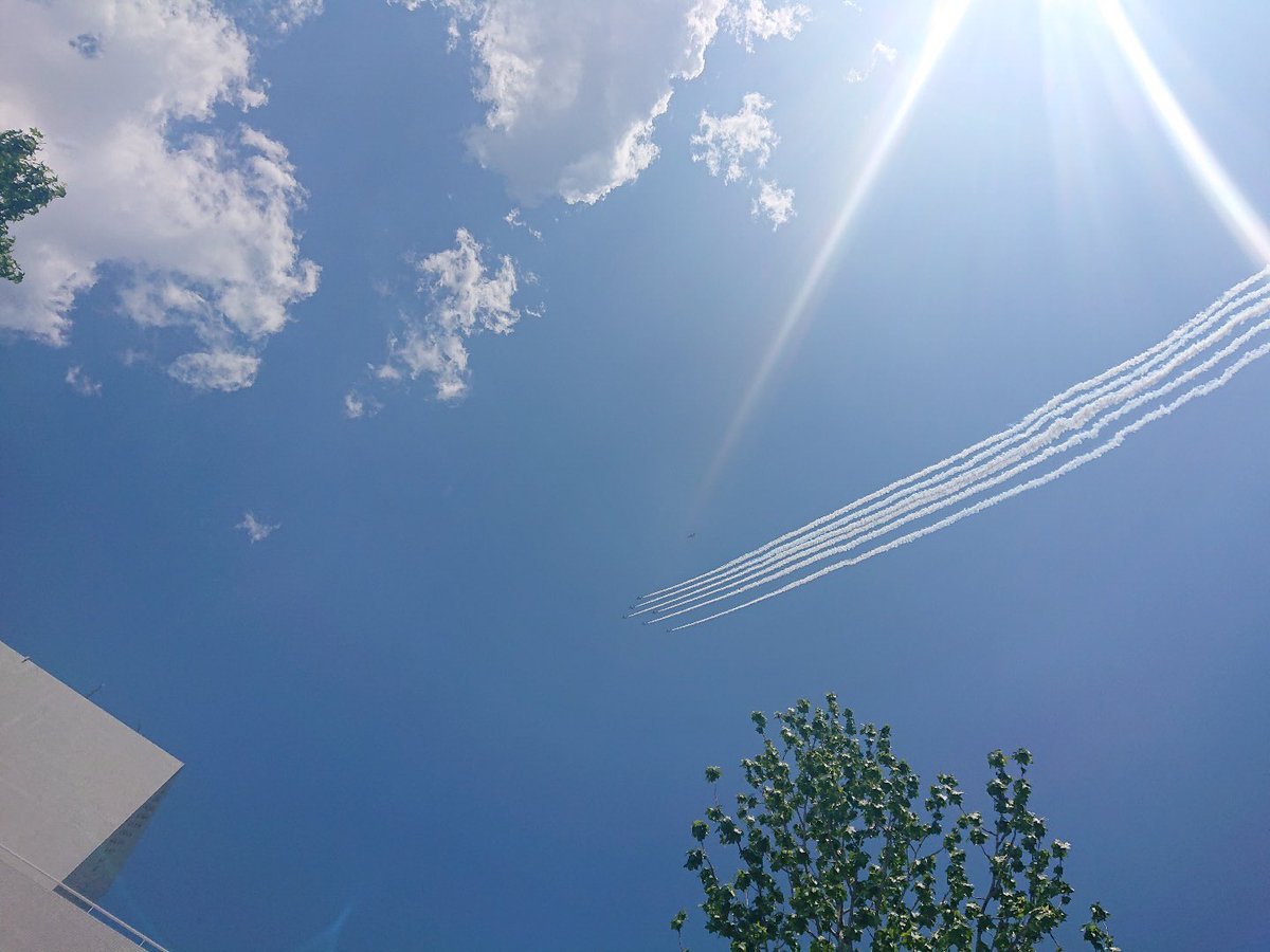 Fabulous to see the Blue Impulse (Aerobatic demonstration team of the Japan Air Self-Defense Force) flying over Tokyo today to thank the medical workers 👨‍⚕️👩🏻‍⚕️ fighting against the virus. View is from our Showa Campus <a href="/BST_Primary/">BST Primary</a> <a href="/BST_Secondary/">BST_Secondary</a> <a href="/BST_HSE/">Health Safety</a>