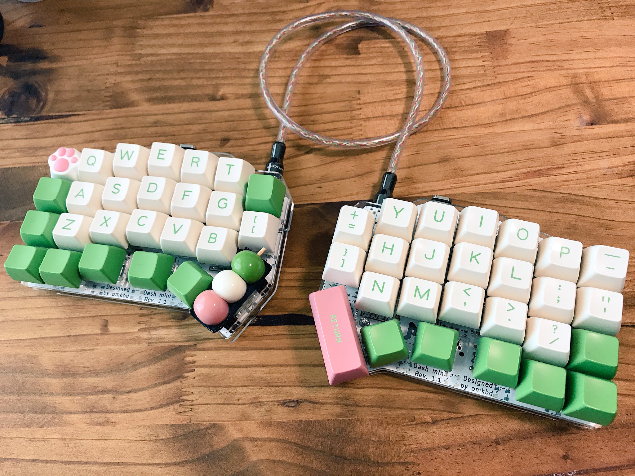 あんこ キーキャップ単体 皿を3dプリントして箸置き 三色団子 を貼り付けました T Co Ecqvtwvcqw Twitter