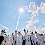 医療従事者への感謝の気持ち!青空に映える飛行機雲が綺麗!