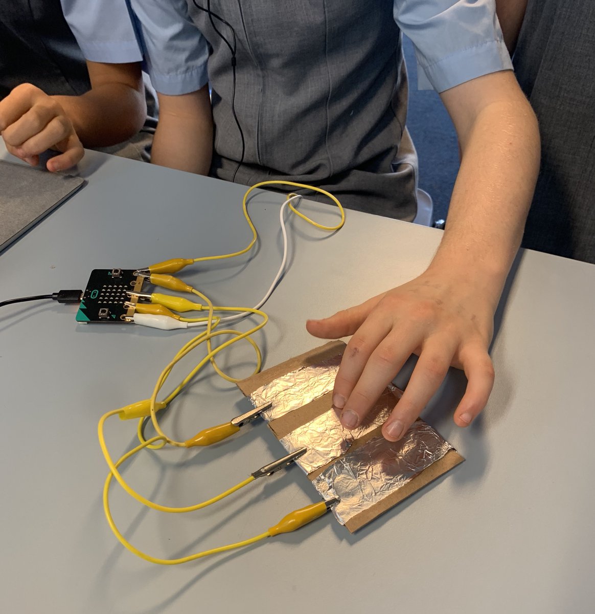 Putting the A in STEAM with some micro:bit guitars this morning. Super independent work Year 6 girls!#STEAM #makerspace #WomenInSTEM #girlswhocode #microbit <a href="/microbit_edu/">Micro:bit Educational Foundation</a> <a href="/sheree_pudney/">Sheree Pudney</a>