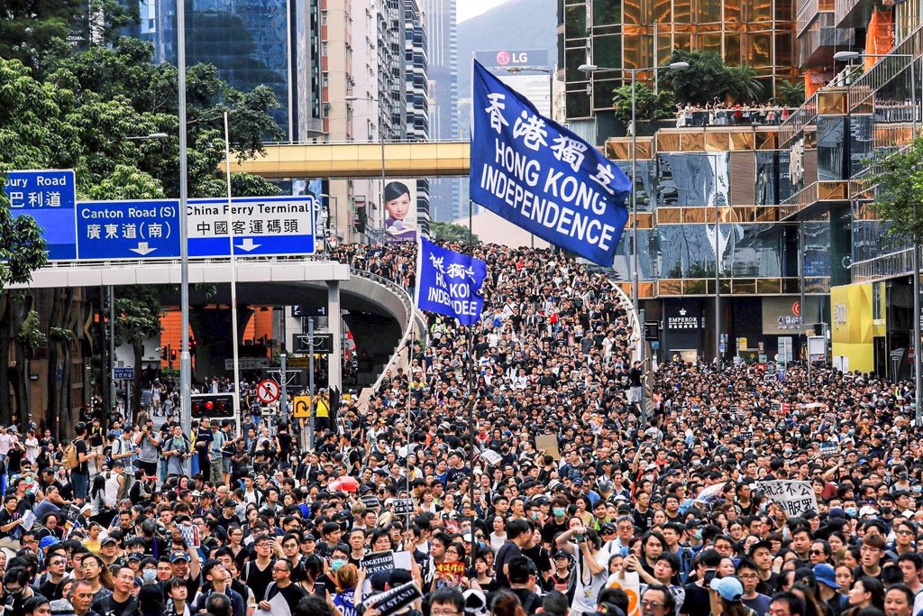ThisisRM_ID's tweet photo. Hello Mr @realDonaldTrump 

#FreeHongkong
#BannedChina
#GodBlessHongkong 
#UnitedKingdom 
#USA🇺🇸 https://t.co/rZ2swA85iO