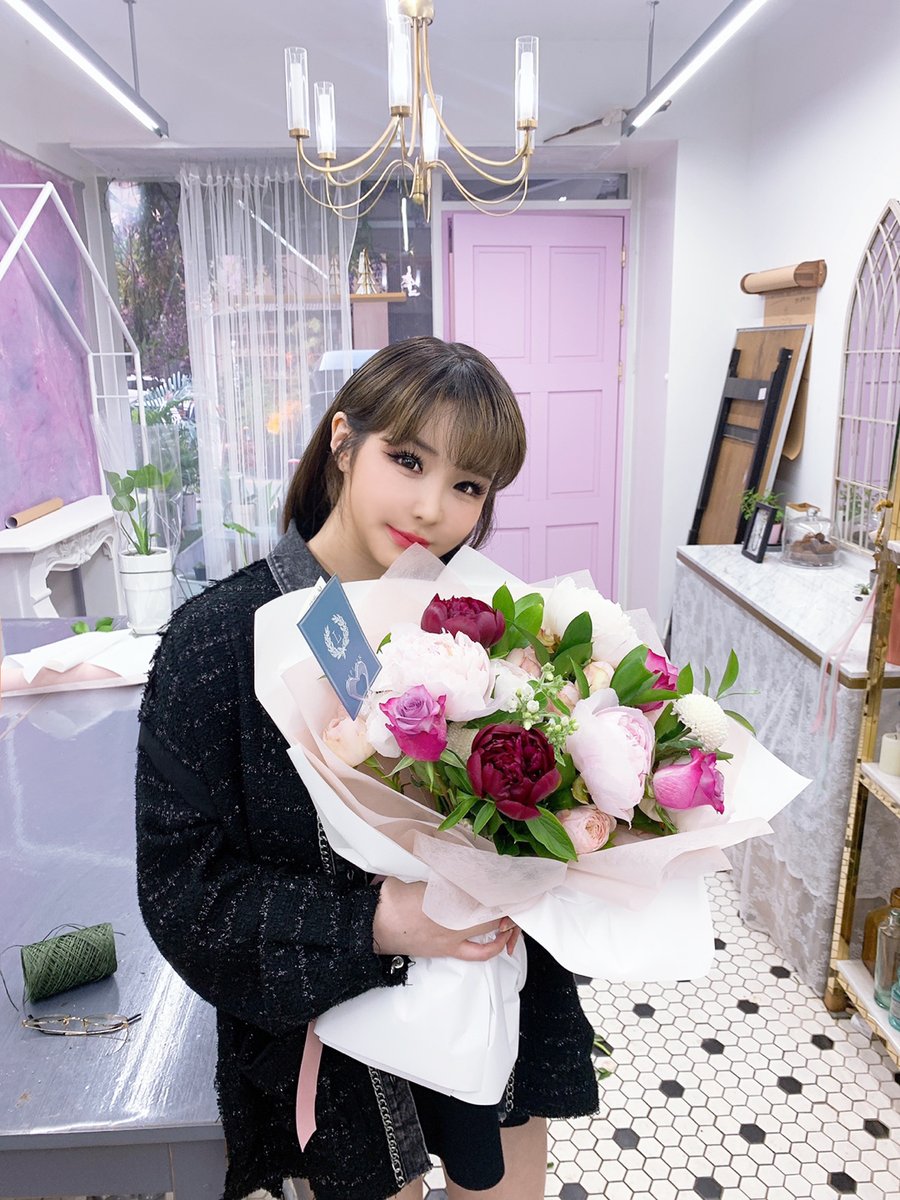 [#박봄] '또오해영' 공연 보러가기 전 꽃을 든 봄🌺

#박봄 #Parkbom #봄쉘 #BOMSHELL #또오해영