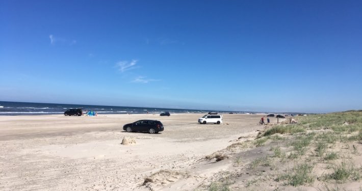 jensolrik's tweet photo. Sommerhus til salg 🇩🇰 Dette dejlige sommerhus er til salg i Tversted ved Vesterhavet. Tversted er en perle ved Vestkysten, hvor man er tæt på naturen hele tiden. Her er ro og skøn natur med hav, strand, klitplantager, skov og søer. #sommerhus #tilsalg #Skagen #Tversted #ferie https://t.co/YvLBB9lPLH
