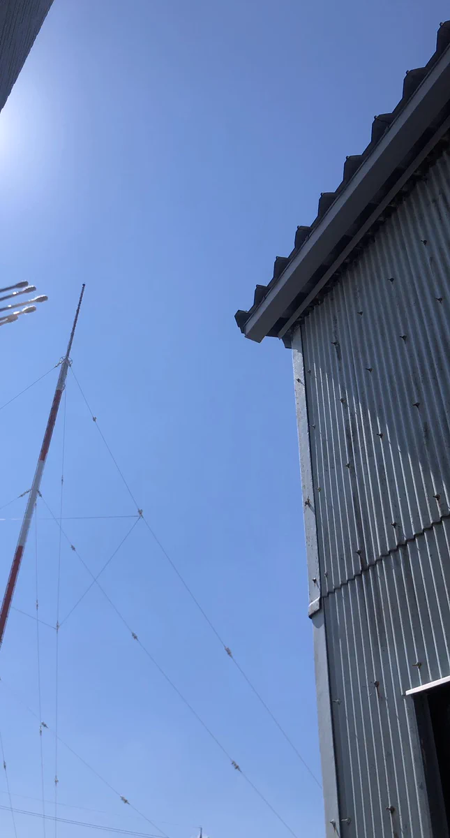 青空を飛行する美しいブルーインパルス！「大丈夫ばれてない」ってどういうこと？実は・・・