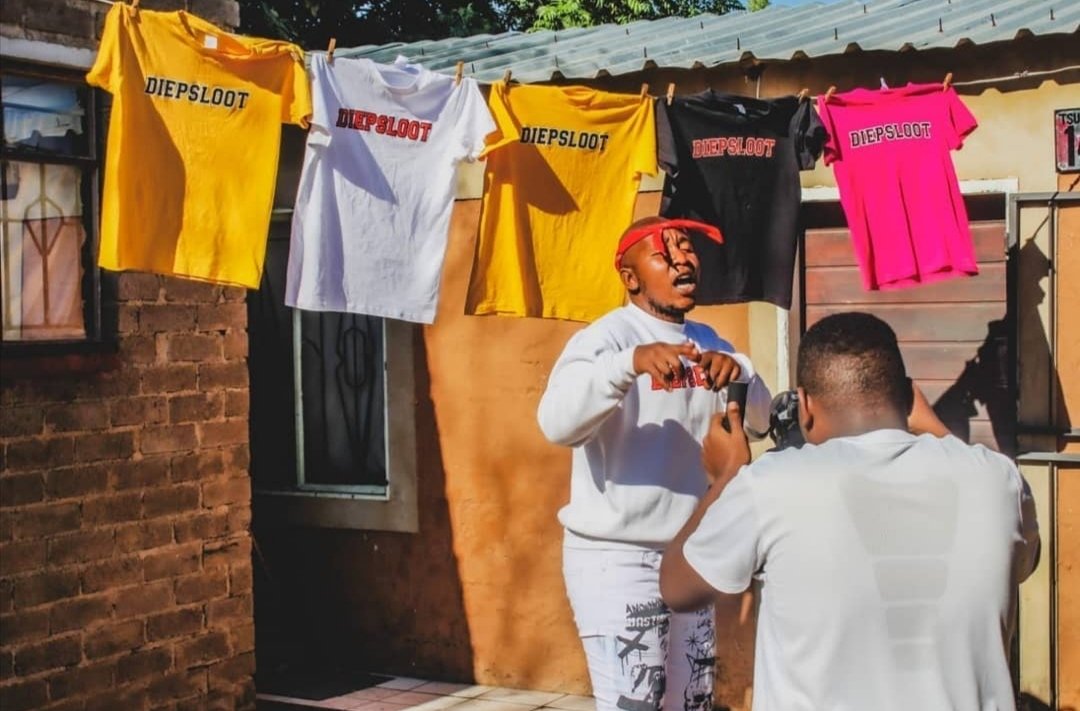 nsele_themba's tweet image. Diepsloot Music Video Is Out by @HitmanCeoWorld  link  &amp;gt; youtu.be/plZ1rv2d5x8 #Diepsloot #DiepslootMusicVideo