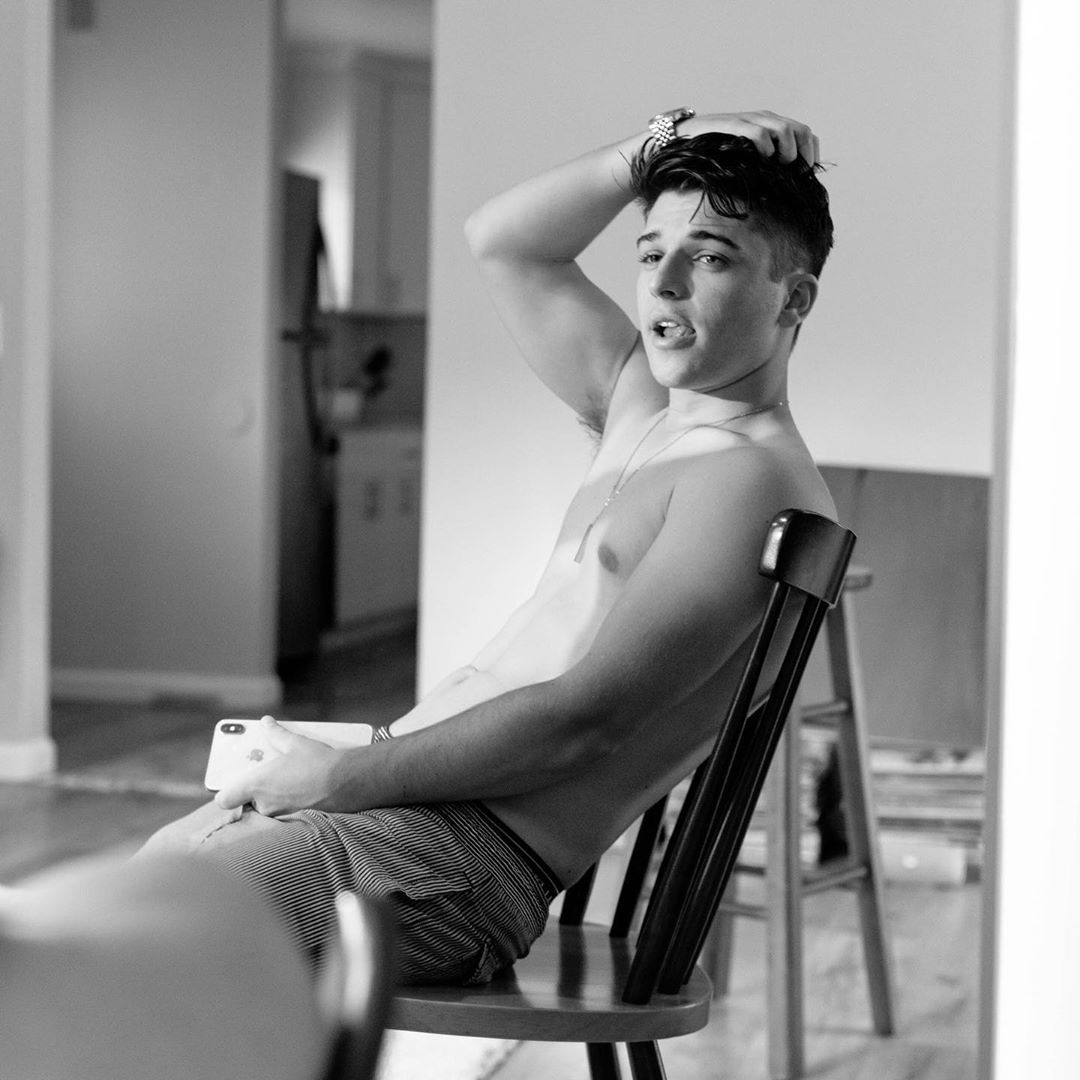 CxpyRight_'s tweet photo. ⠀⠀⠀⠀⠀⠀ ⠀⠀⠀ ⠀⠀ ⠀⠀𝑨 𝒕𝒆𝒏𝒅𝒆𝒓 𝑨𝒓𝒕.
⠀     𝐻𝑎𝑖 𝑑𝑖𝑝𝑖𝑛𝑡𝑜 𝑙'𝑜𝑠𝑐𝑢𝑟𝑖𝑡𝑎̀ 𝑠𝑢 𝑢𝑛𝑎 𝑡𝑒𝑙𝑎 𝑎𝑟𝑐𝑜𝑏𝑎𝑙𝑒𝑛𝑜. https://t.co/6pVRgKSLJW