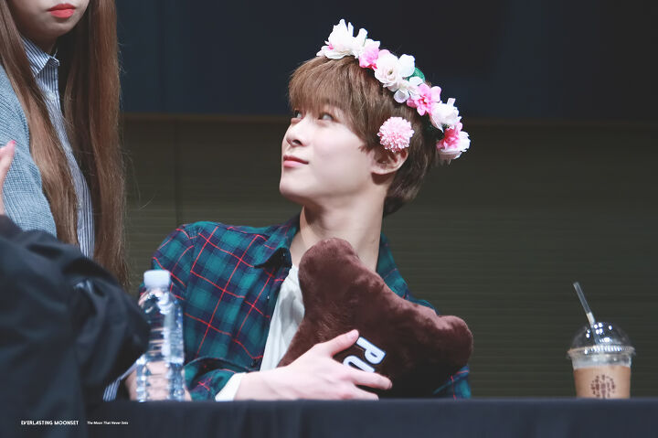 Moonbin in flower crown..+++ #MOONBIN  #문빈