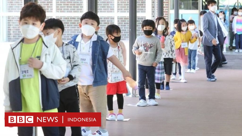 Virus corona: Ratusan sekolah di Korea Selatan ditutup lagi karena lonjakan kasus. bbc.in/2ZU1ulQ