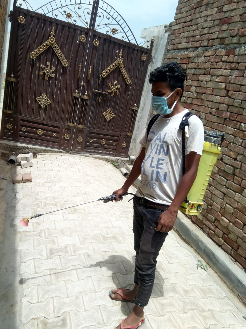 HandleNss's tweet photo. दिनाँक 29/05/2020
राजकीय महाविद्यालय सम्भल के
स्वयं सेवक मोहम्मद अरकान एवंमोहम्मद आजम अपने गांव लहरा कमंगर को सैनिटाइज कर करोना मुक्त करने का प्रयास करते हुए।
डॉ रीता सिंह
नोडल अधिकारी
राष्ट्रीय सेवा योजना
जनपद सम्भल (उ.प्र.) https://t.co/VTbAGVFnXp