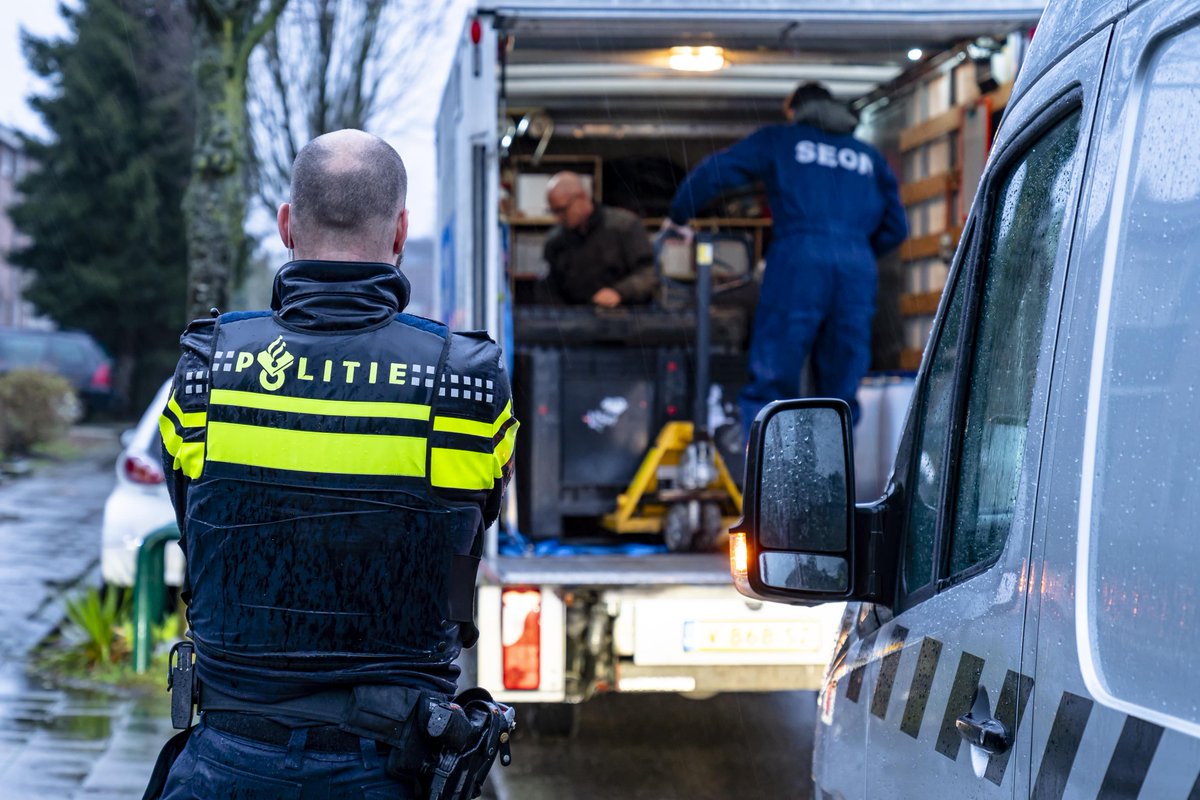 Politie treft werkend #Drugslab aan, zes aanhoudingen #Drugs #Kampweg #SynthetischeDrugs #Vorstenbosch.