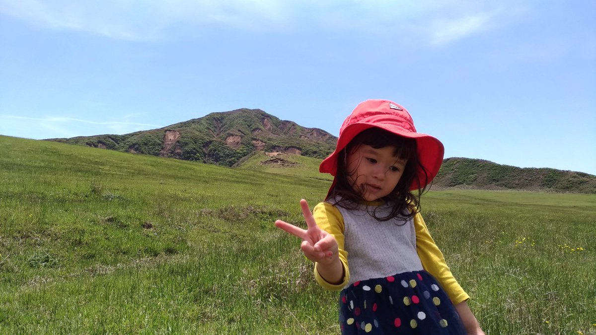 michinoekiaso's tweet photo. Roaming around in Kusasenri is always fun whatever how old you are!
(The pictures were taken two weeks ago)
#kusasenri #mountaso #eboshidake #asocity #michinoekiaso #道の駅阿蘇 #草千里 #烏帽子岳 #阿蘇山 #中岳 https://t.co/tNozCnBrZF