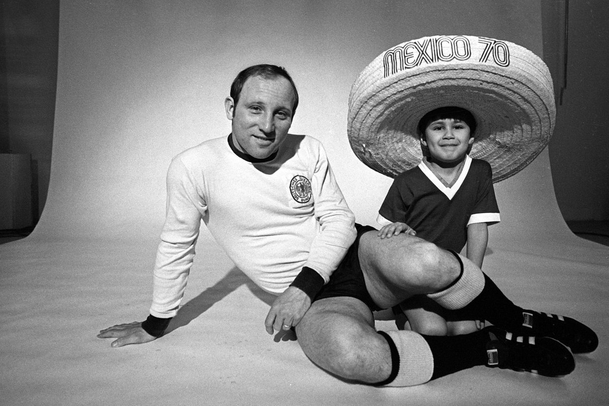 fifaworldcup_de's tweet photo. #Onthisday in 1950 startete in Mexiko 🇲🇽 der #WC1970!

"Juanito" – ein Junge mit einem "Mexico 1970"-Sombrero und dem berühmten grünen Trikot - war ein würdiges Maskottchen für die erste WM, die in Farbe übertragen wurde 📺. https://t.co/9eyWxRotM4