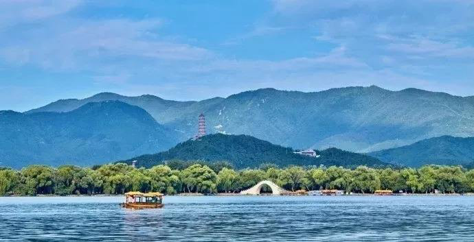 InfoChina12's tweet photo. السماء صافية والغيوم واضحه في مدينة بكين بتاريخ اليوم
#Beijing #InstaBeijing #Beijinger #TimeOutBeijing #ThatsBeijing #VisitBeijing #BeijingCN #BeijingLife https://t.co/iY9Z6EblwC