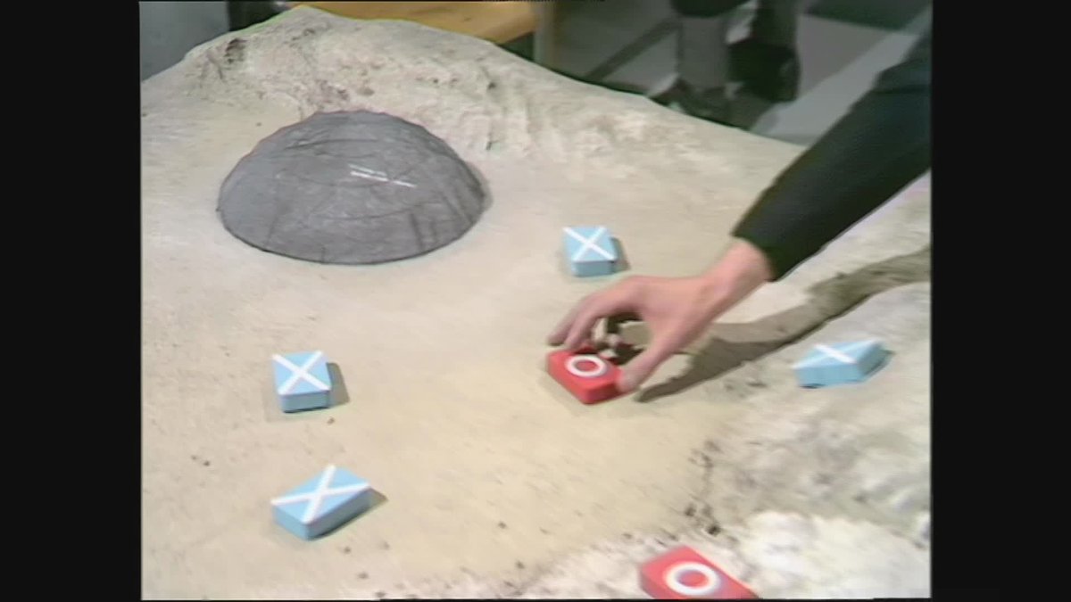 IcarFaem's tweet photo. I've just realised where I've seen that battlefield before.
#TimeCommanders
#DoctorWho https://t.co/6Px5BuWEgv