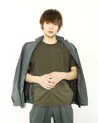 ℙ𝕆ℕ𝕂𝕆𝕋𝕎𝕀ℕ𝕊 服バカ探偵 Vol 25 様々な業界のお洒落さんをピックしていく第25回 金子ノブアキ さんに続き次のホシは 窪田正孝 さん シンプルなカジュアルスタイルが特徴 Uniqloやsacaiをよく愛用し そつなく平均点を取って