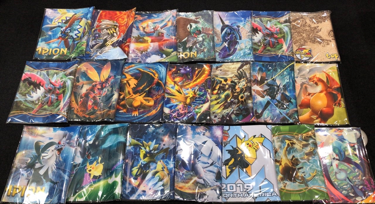 カードシークレットcard Secret プレイマットの紹介 再開のため 少しずつ商品の価格調整をしています 今日は プレイマットを準備しました どれもカッコいいイラストですヾ ﾉ ポケモンカード ポケカ プレイマット 海外限定 T Co