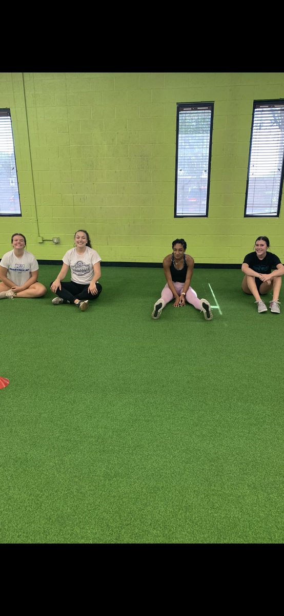 apeathletes's tweet photo. Just a few ladies of #APE.. stretching, cooling down after that #apegrind π₯
#Cantdoaverage #Apegrind #VCA
#loveourladies #allgrindnohype https://t.co/P5uTu1JwzV