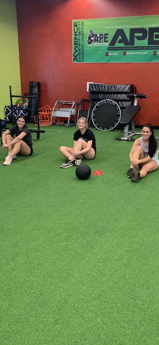 apeathletes's tweet photo. Just a few ladies of #APE.. stretching, cooling down after that #apegrind π₯
#Cantdoaverage #Apegrind #VCA
#loveourladies #allgrindnohype https://t.co/P5uTu1JwzV
