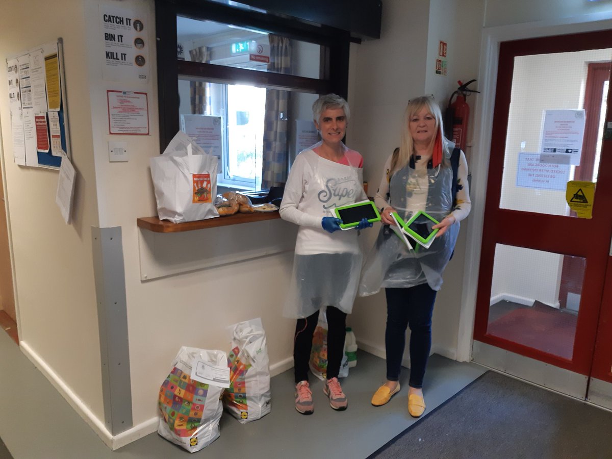 Home schooling made easier for some of our families in our schemes with these ipads thanks to our colleagues @whiterockchildrenscentre @USDT2