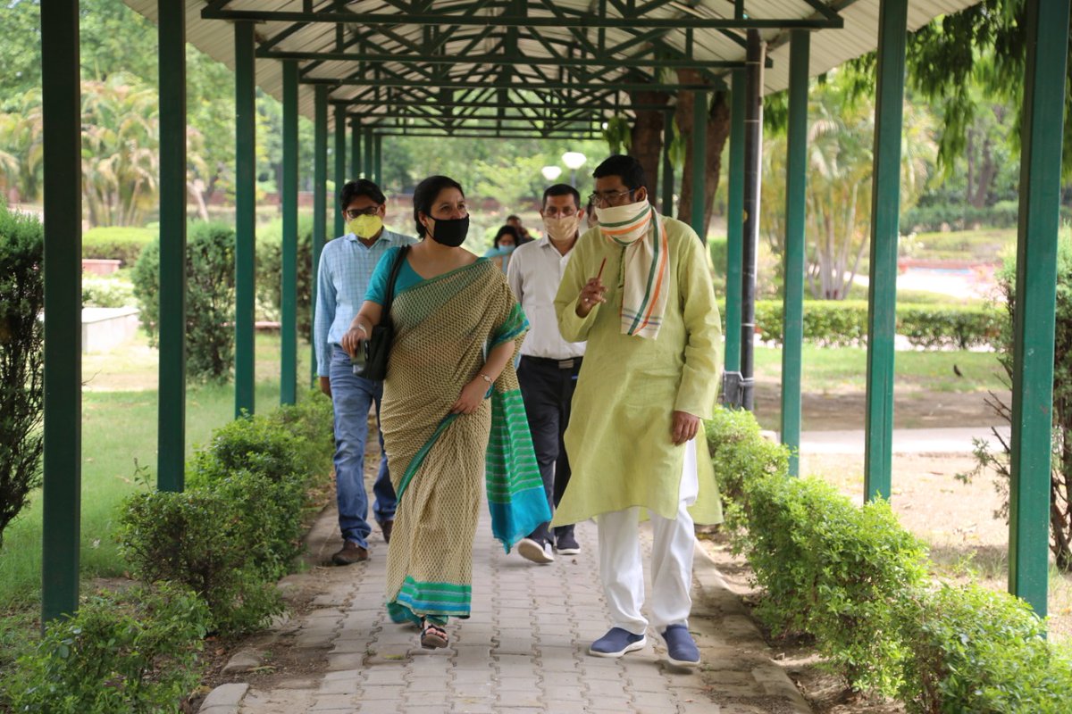 Joint Secretary, @MinOfCultureGoI, Smt. @nirupamakotru is seen visiting the Gandhi Darshan Museum at Rajghat today. She also visited the digital exhibition in the dome. Director, GSDS, Shri Dipanker Shri Gyan is seen explaining the digital installation. #Gandhi150 #Mahatma150