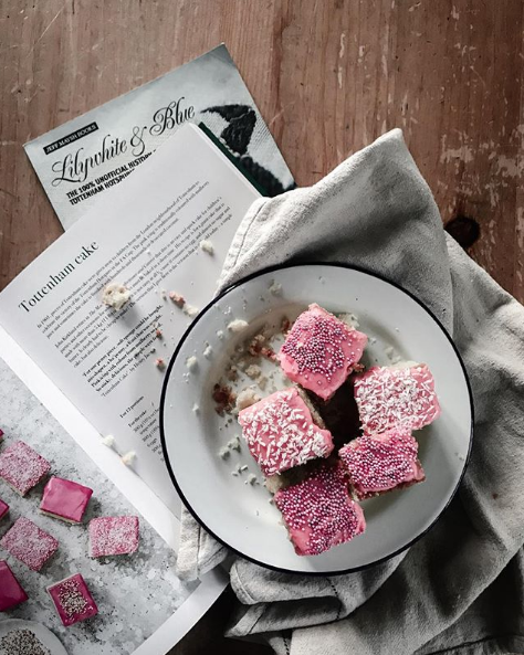 MurdochBooks_UK's tweet photo. Tottenham cake - the perfect afternoon treat! ๐ฐโ
We love this photo of the Tottenham cake @suzanneaultโ
made from @RegulaYsewijn cookbook, Oats in the North, Wheat from the South. What's your favourite British baking recipe? #oatsinthenorth #tottenhamcake #bakecorona https://t.co/KxDK9n91jW
