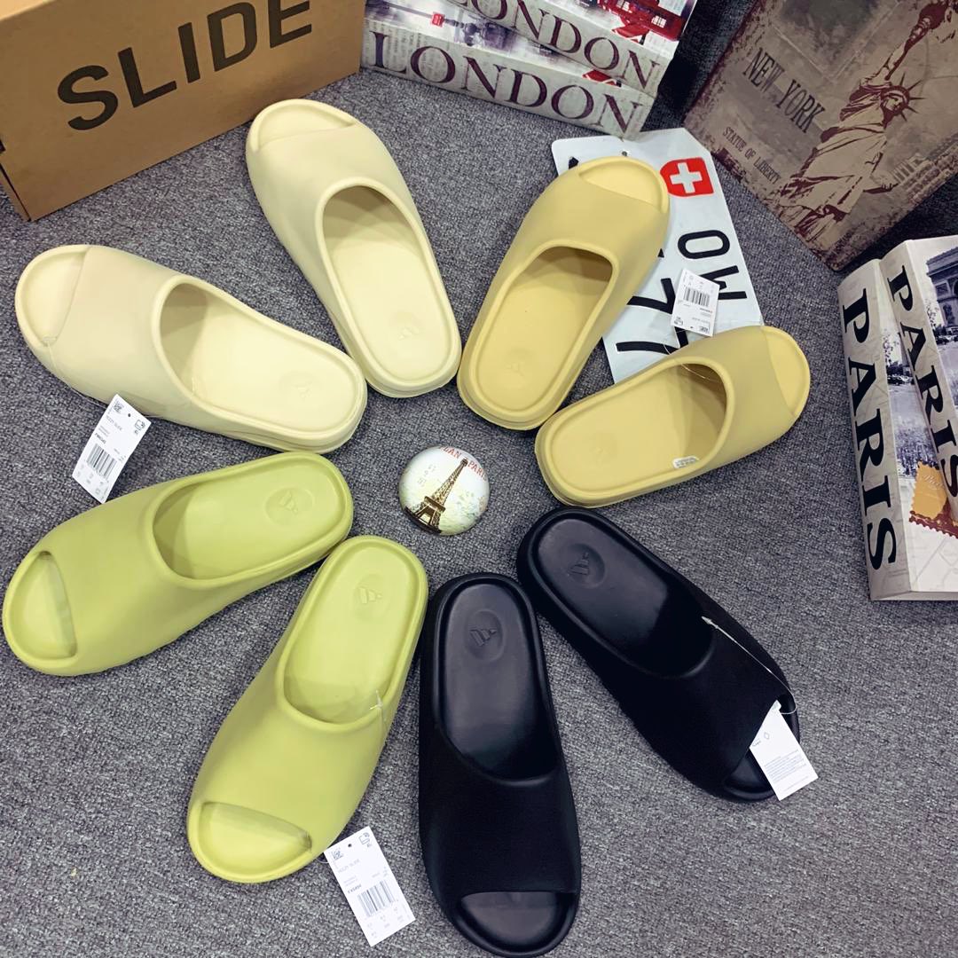 Yeezy slides now available in store!!!plain colours all available for delivery Price: 20k -22k Size: 39-45Send a Dm to order what you see is what you get Pls Rt