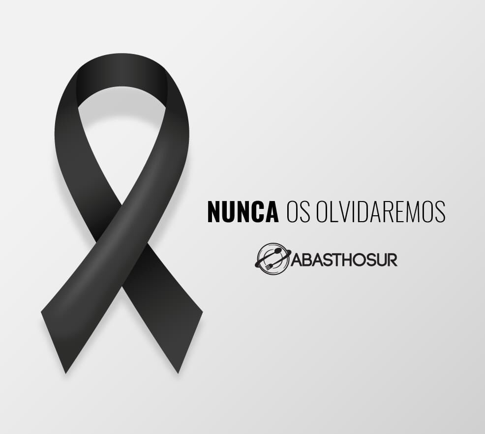 ABASTHOSUR's tweet photo. En #abasthosur nos sumamos a estos diez días de luto oficial por todos los fallecidos por COVID-19 en #España.
¡Mucho ánimo a todas las familias y afectados! https://t.co/HxZleNRrZA