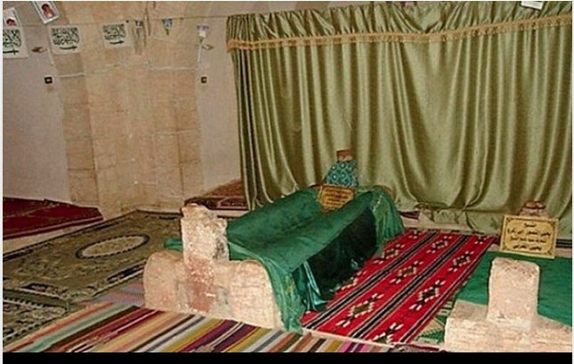 mohdasif199's tweet photo. We will never forget disrespect grave of Hazrat Umar bin Abdul Aziz..
And we won't forgive Shia Qaum.😠
#WakeUpUmmah4UmarBinAbdulAziz https://t.co/0ZYS39zpvH