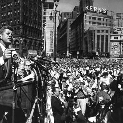 HistoryLivesDet's tweet photo. On this day in 1917:
John F. Kennedy was born in Brookline, MA. He was elected U.S. president in 1960. Here are a few Michigan images from his historic campaign effort that year. @ReutherLibrary photos @JFKLibrary https://t.co/usxXFtUG6t