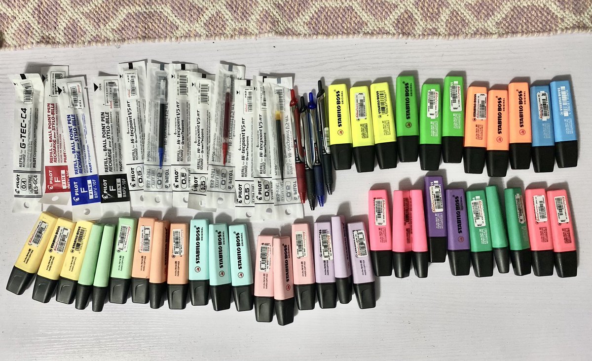 aiquintos's tweet image. What panic buying means to me as a student 😬 #lawstudentproblems