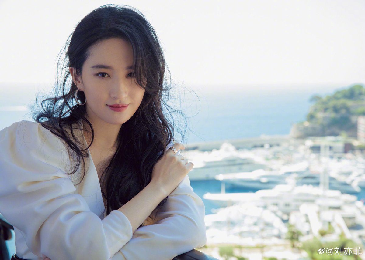 671Violet's tweet photo. I miss this lady! She's so elegant and powerful!!! can't wait for Mulan!!!!#Mulan #liuyifei #Liuyifei https://t.co/EzwB3hHhCp