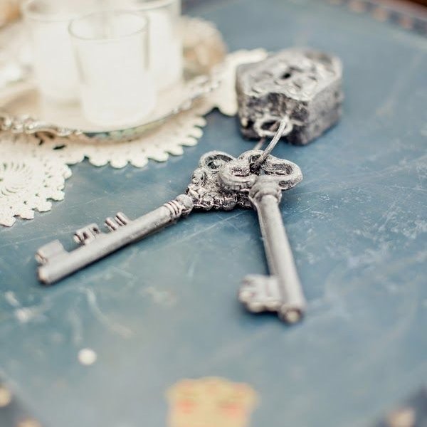 삶이
잘 안풀리고

인생에
꼬이는 일이 많다는 건

지금
나와 우주가 하나가 아니라는겁니다

그럴땐
나라는 존재를 놓아버려야 합니다

자꾸 내마음 대로만 하려는 고집
때문에
우주와의 합의점을 찾을수가 없는 겁니다

타협엔 적당한 조율이 필요합니다