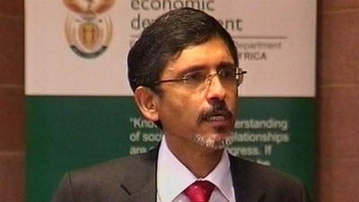 RestingUser2's tweet image. Minister Ebrahim Patel addresses the #economiccluster briefing - says in #LockDownSA #AlertLevel3 that most businesses will open up for economic activity #sabcnews #sabckzn