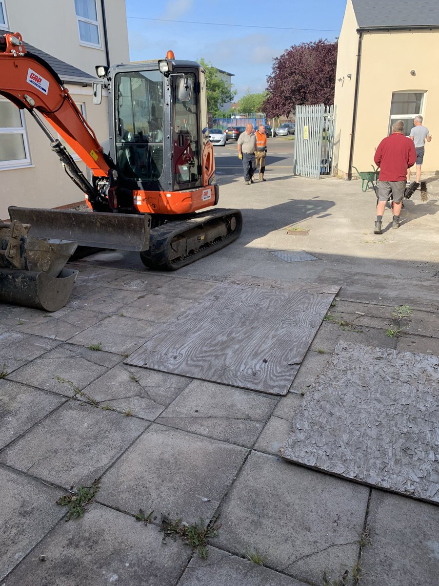 BayparkCons's tweet photo. Resurfacing works completed today at Gainsborough. 

20mm binder course and 6SMA wearing course laid. 

Another fantastic transformation by the team. 

💻 https://t.co/Qq1UkJvqcg 

📞 01673 863188 https://t.co/CO2W2sSms8