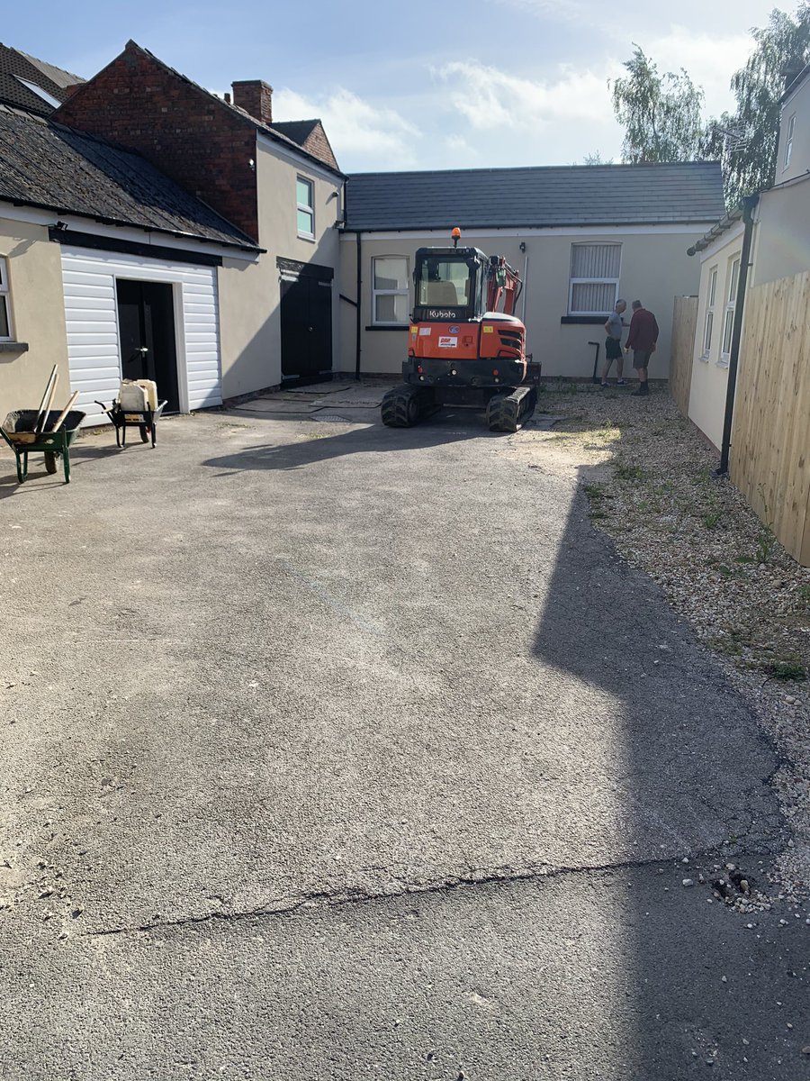 BayparkCons's tweet photo. Resurfacing works completed today at Gainsborough. 

20mm binder course and 6SMA wearing course laid. 

Another fantastic transformation by the team. 

💻 https://t.co/Qq1UkJvqcg 

📞 01673 863188 https://t.co/CO2W2sSms8