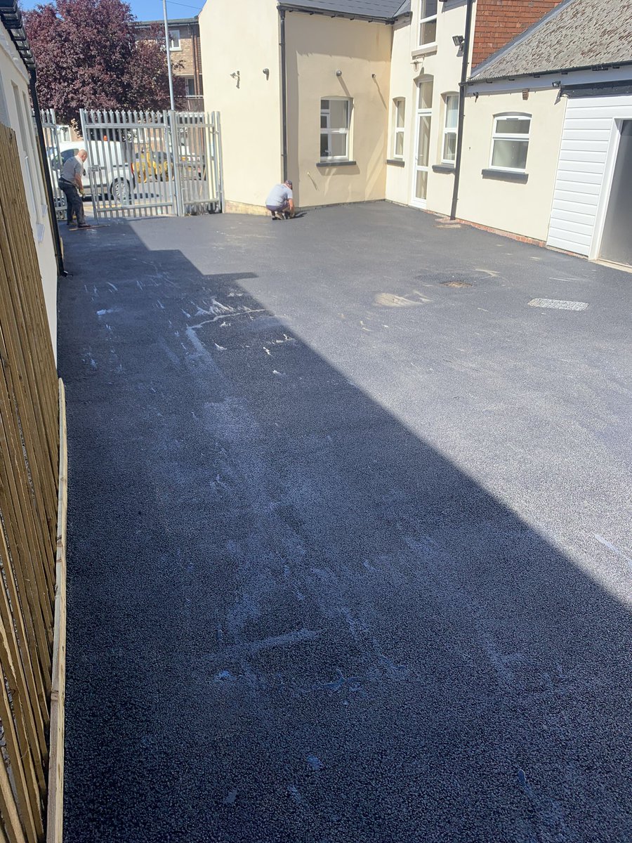 BayparkCons's tweet photo. Resurfacing works completed today at Gainsborough. 

20mm binder course and 6SMA wearing course laid. 

Another fantastic transformation by the team. 

💻 https://t.co/Qq1UkJvqcg 

📞 01673 863188 https://t.co/CO2W2sSms8