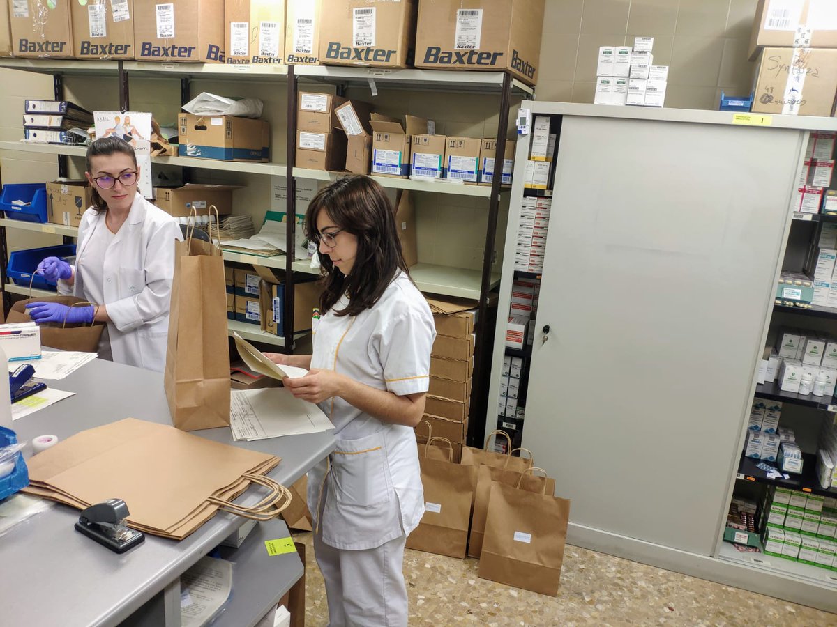 FarmaNutriHCS's tweet photo. Tras la declaración del #EstadoDeAlarma, la @FarmaNutriHCS de la @ASCostadelSol puso en marcha el programa de #Telefarmacia, realizando 1390 envíos de medicación y 1807 llamadas de #AtenciónFarmacéutica consiguendo acercar el hospital al paciente. https://t.co/tZ30pKJ7Hp