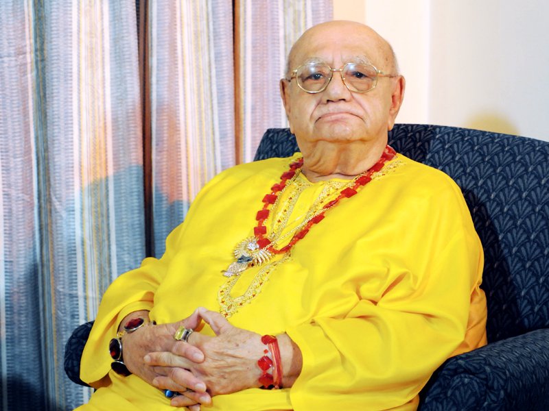 Saddened to hear demise of renowned astrologer Wizard Shri Bejan Daruwalla ji @Bejan_Daruwalla due to Covid19. Unfathomable loss to the world of Indian Astrology. My condolences to his family & friends. May his divine soul find peace in Almighty's Heaven.